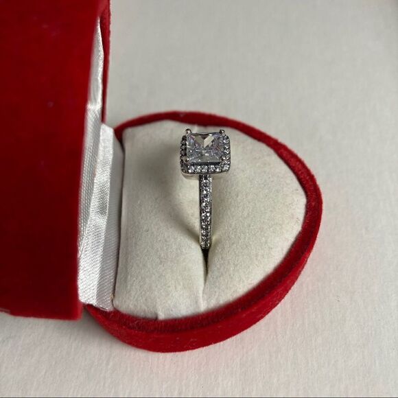 Size 7 Large Square Sparkle Halo 925 Ring - Picture 3 of 9